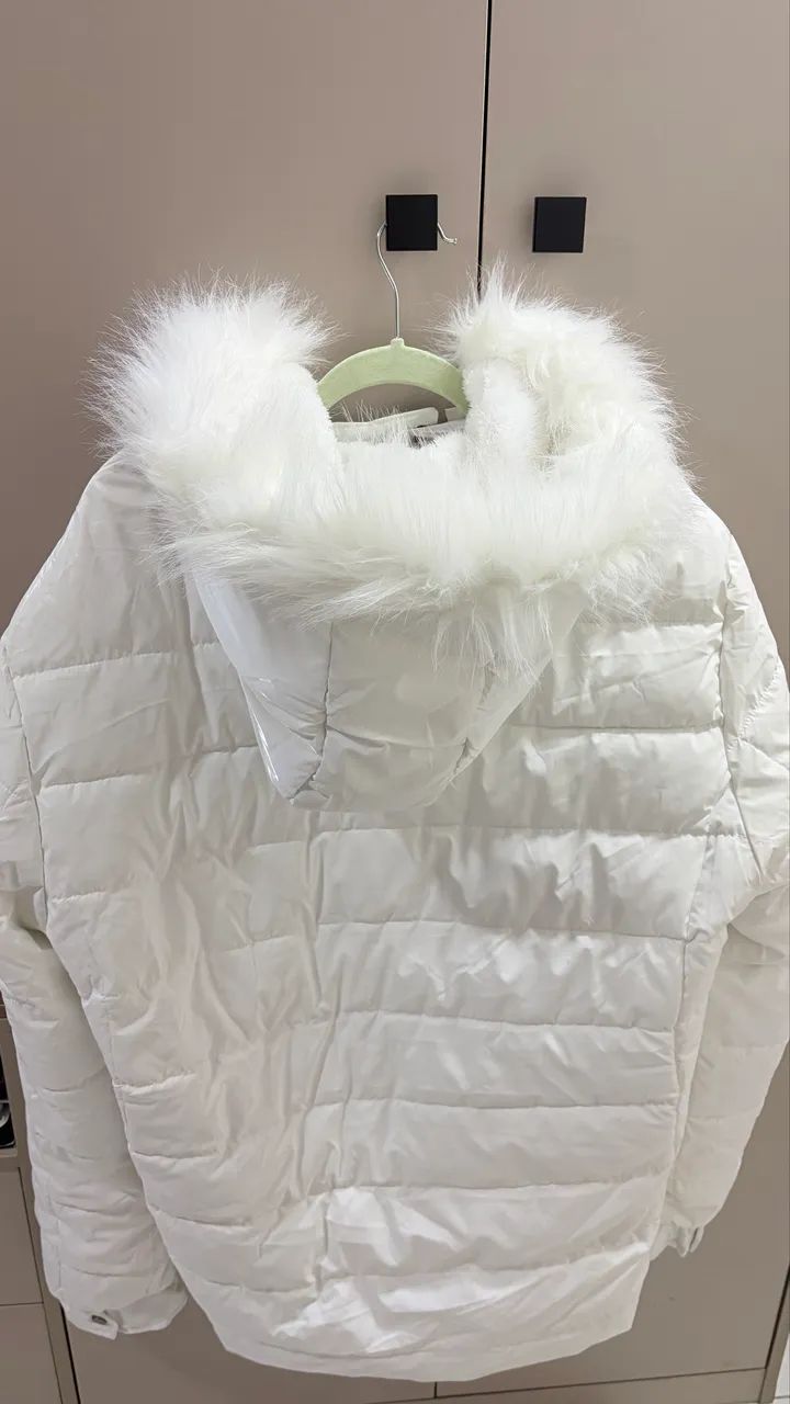 Jaqueta Puffer Branca com Capuz e Pelo ? Tam. GG, Usada 1x