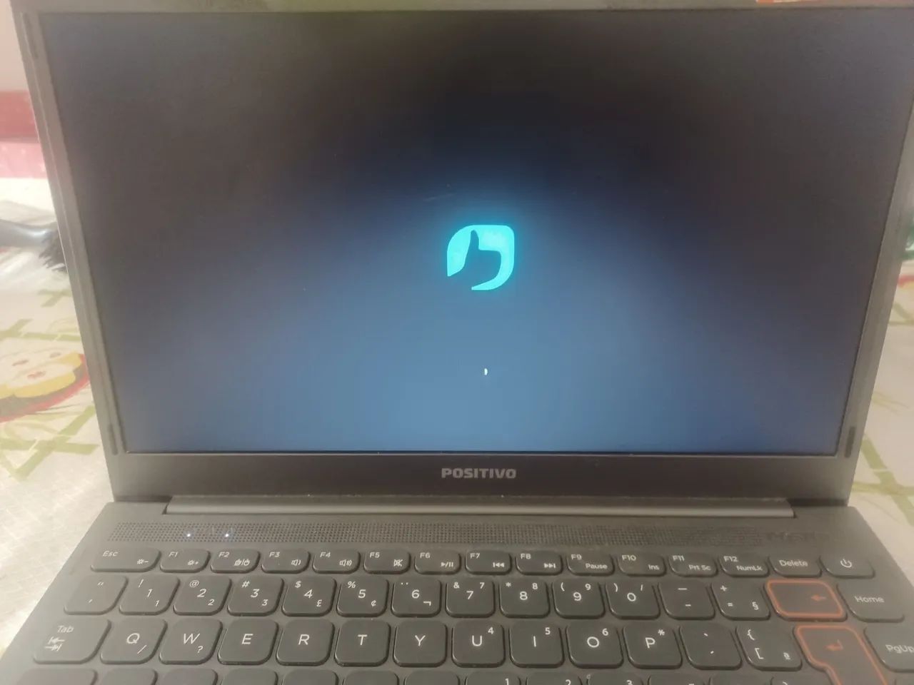 Notebook positivo tela de 14 polegadas , Bateria com duração de até 6 horas , 4GB de Ram !