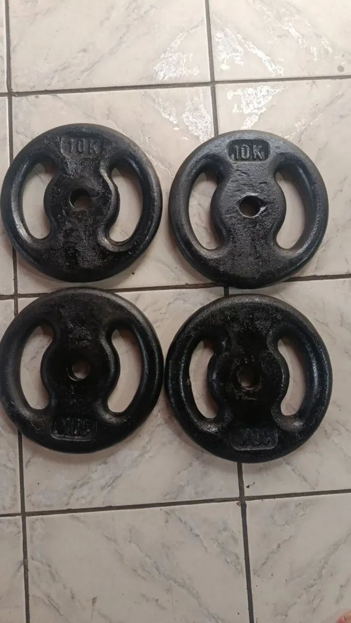 Quatro anilhas de 10 kilos 