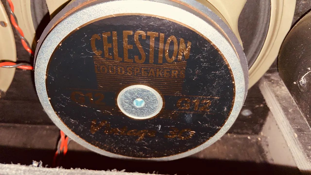 Caixa guitarra 2x12 com Celestion V30 e Celestion G12m - Foto 4
