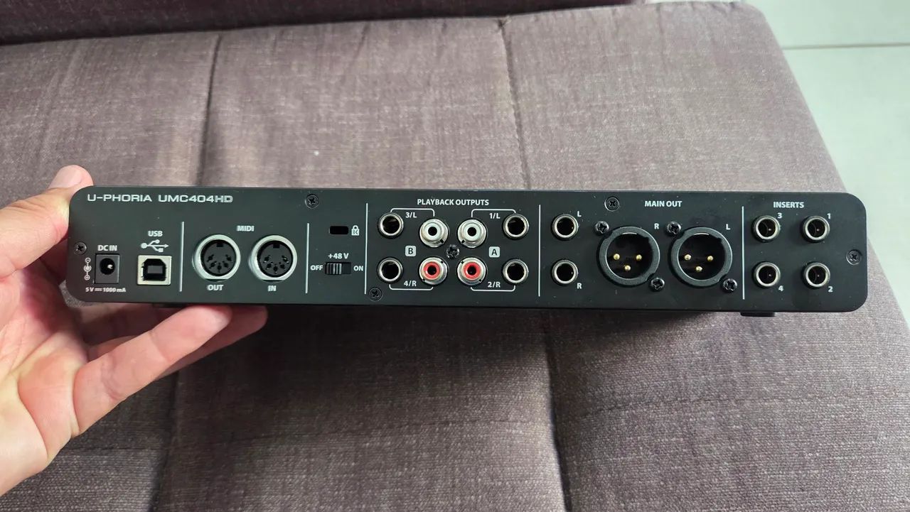 INTERFACE DE ÁUDIO BEHRINGER UMC404HD 4 CANAIS - Foto 3
