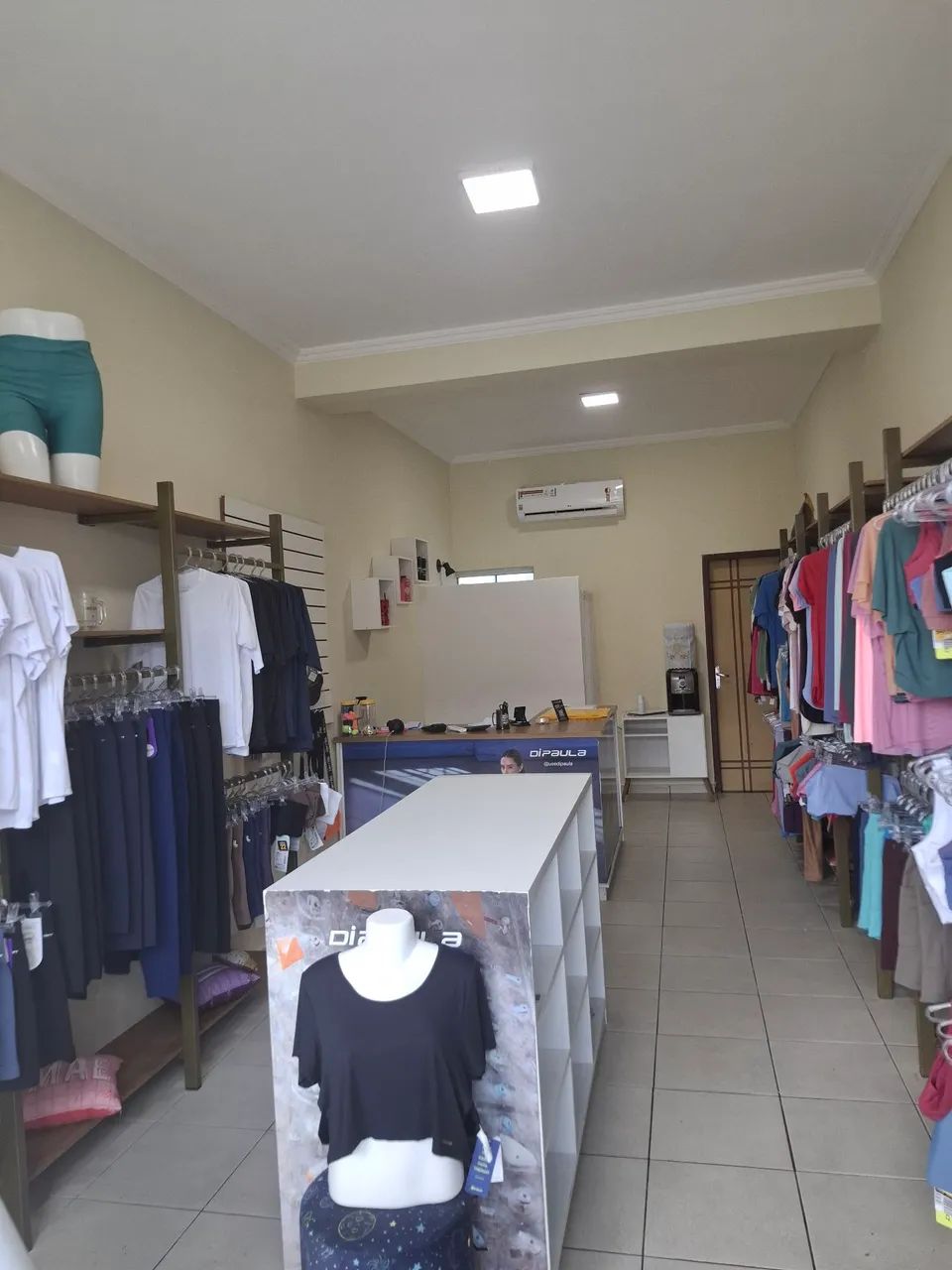 Aluga-se excelente ponto comercial, ótima localização,  