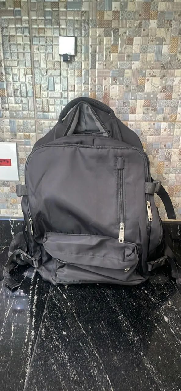 Mochila preta nova 