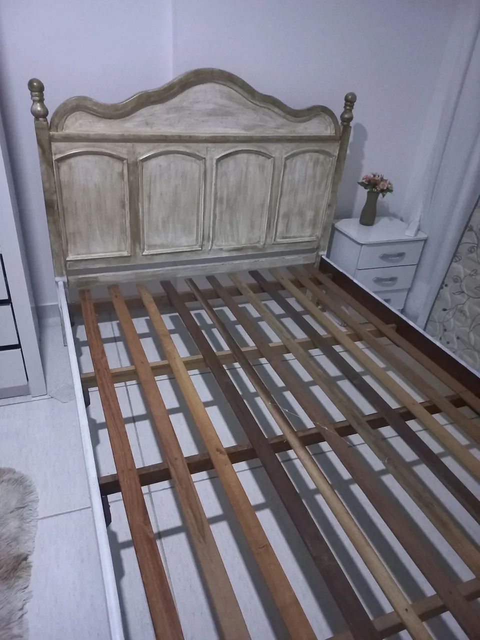 CAMA DE CASAL EM MADEIRA MACIÇA 