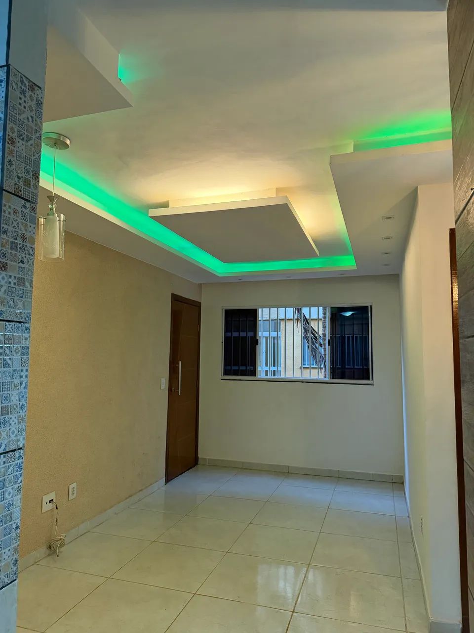 Alugo apartamento 1.200,00