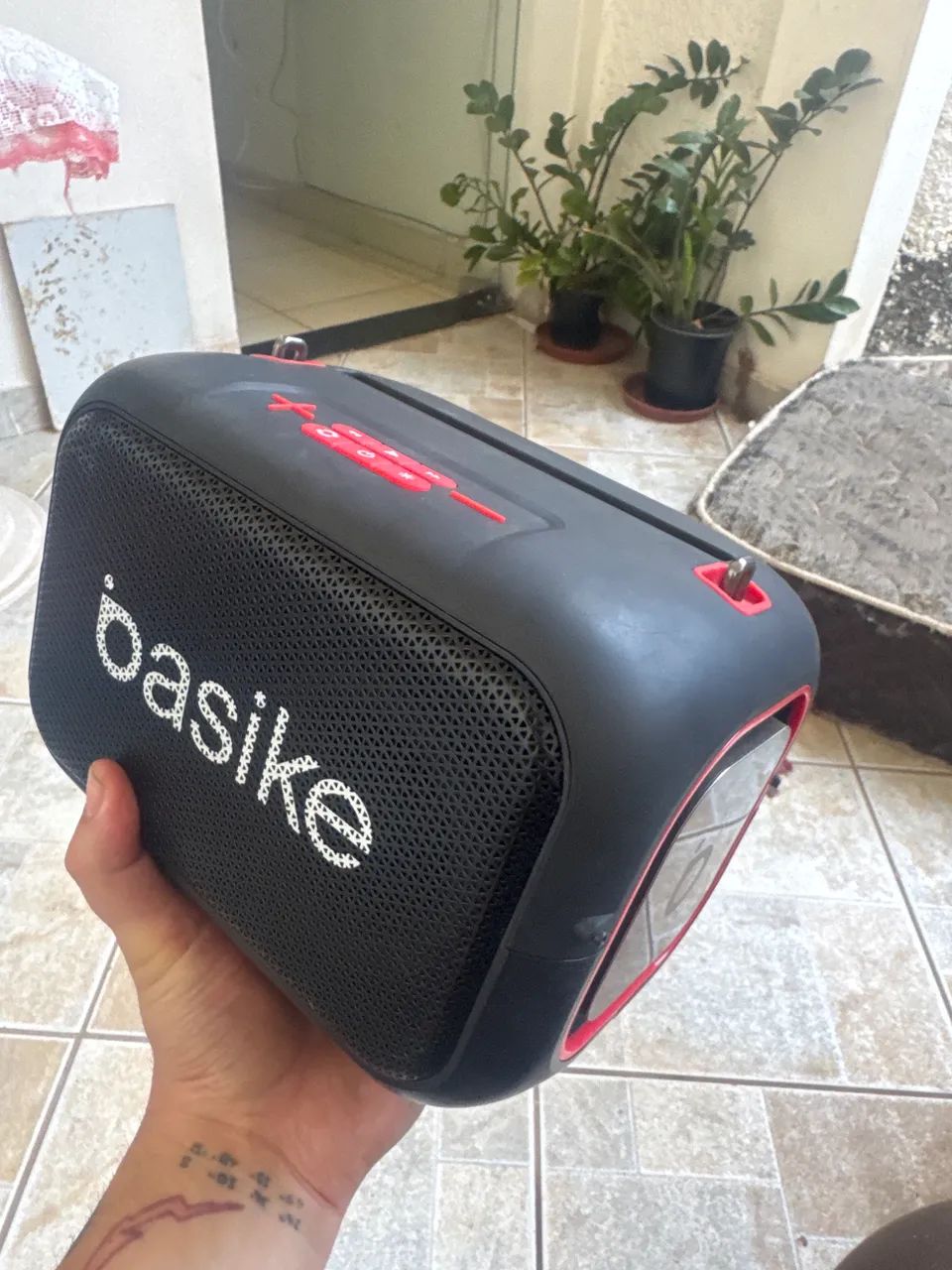 Caixa de som portátil Basike 