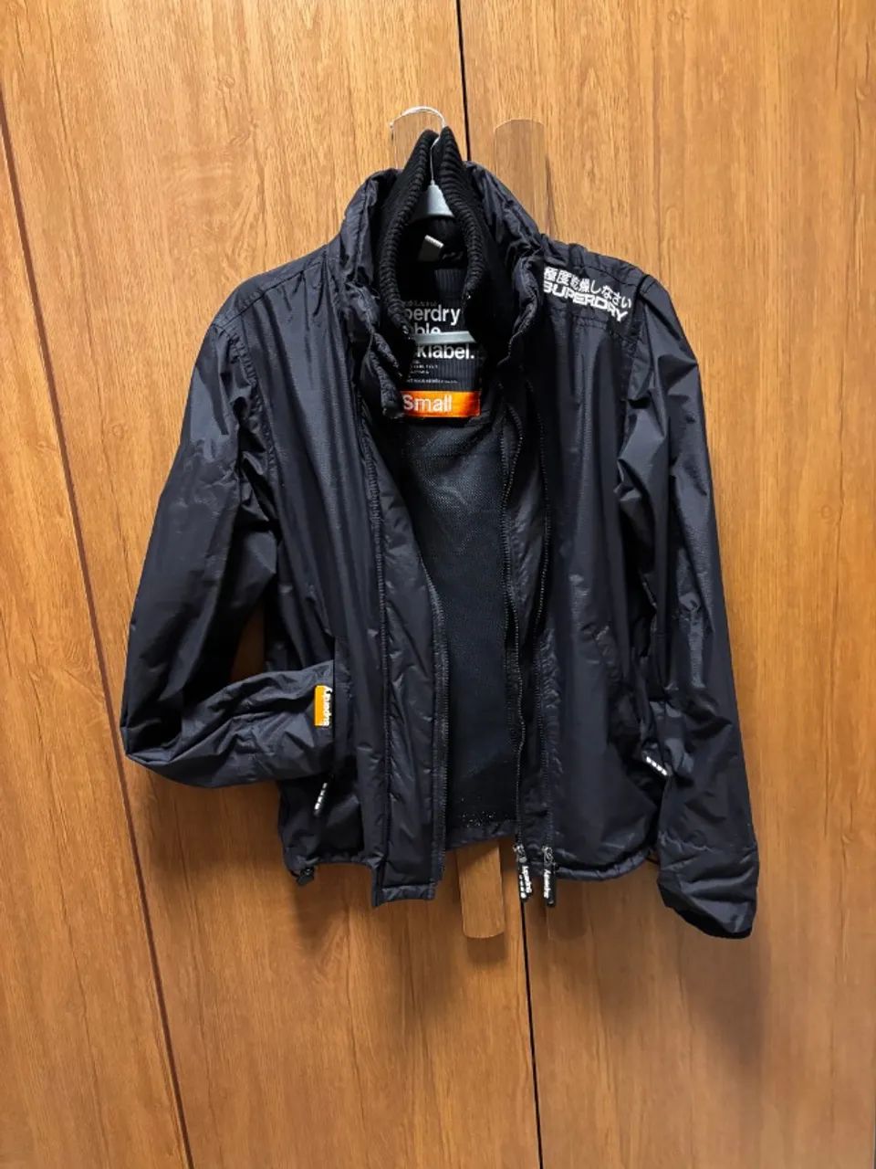 jaqueta inglesa superdry jpn - impermeável e forrada