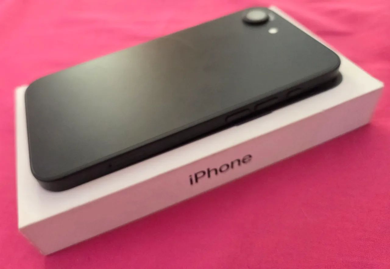 iPhone 16E/128 Black , estado de zero  - Foto 3