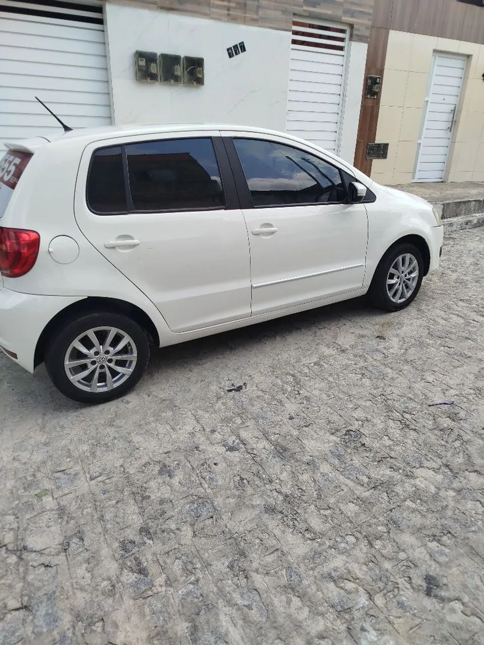 Volkswagen Fox 1.0 MI Total Flex 8V 5P 2014 - Foto 2