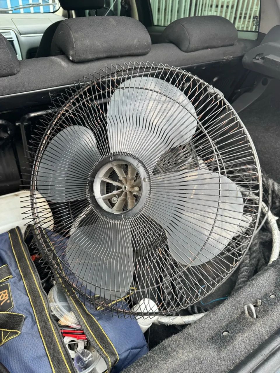 VENTILADOR DE PAREDE COM DEFEITO - Foto 2