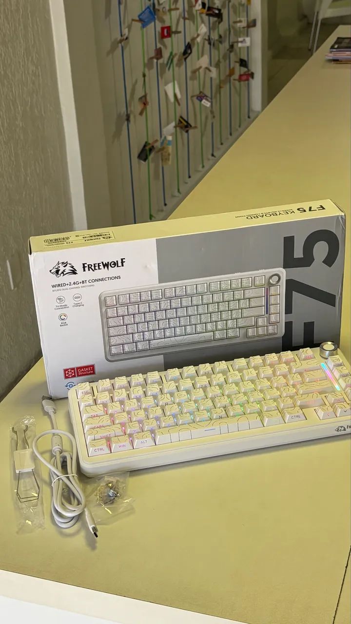Teclado Gamer FreeWolf F75
