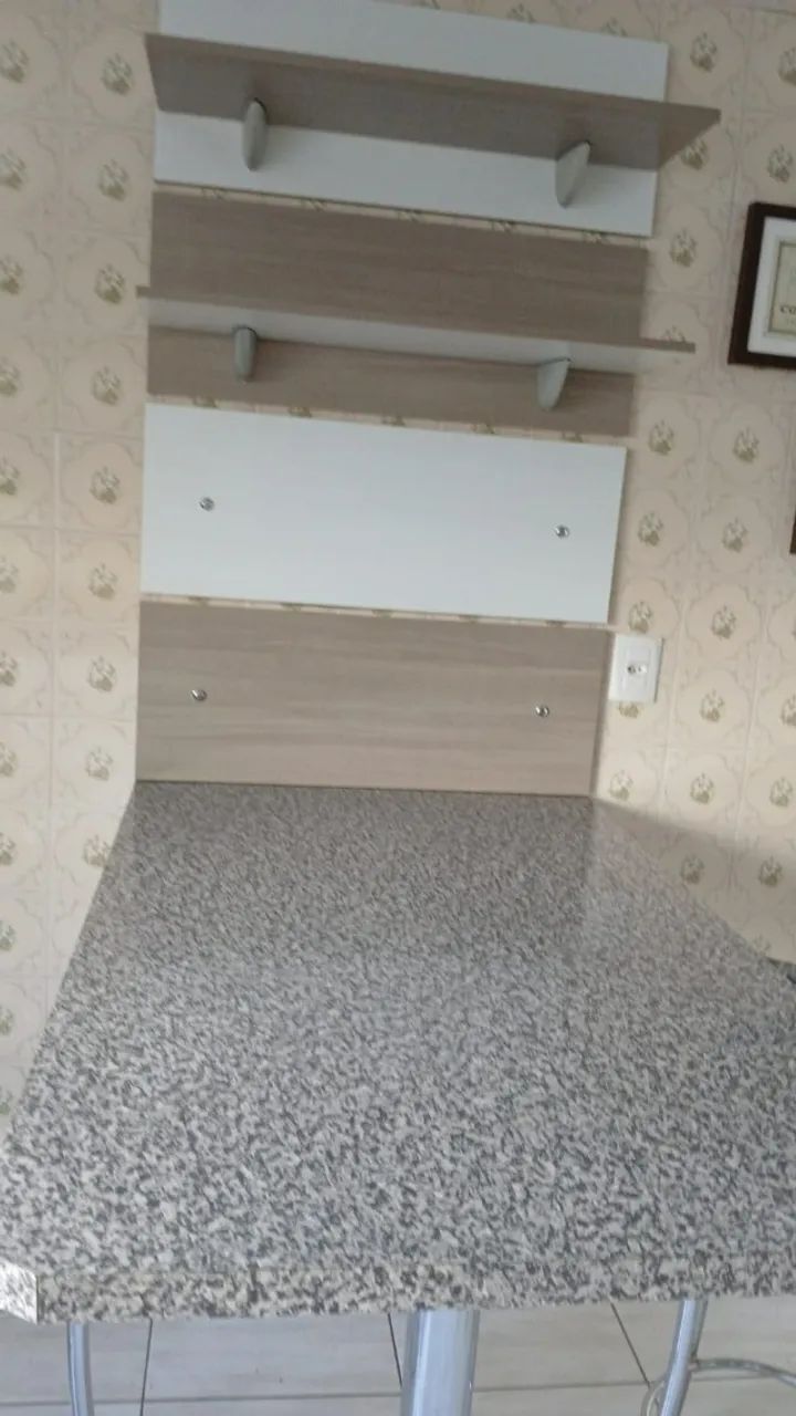 Conjunto Mesa com painel e banquetas - Foto 3