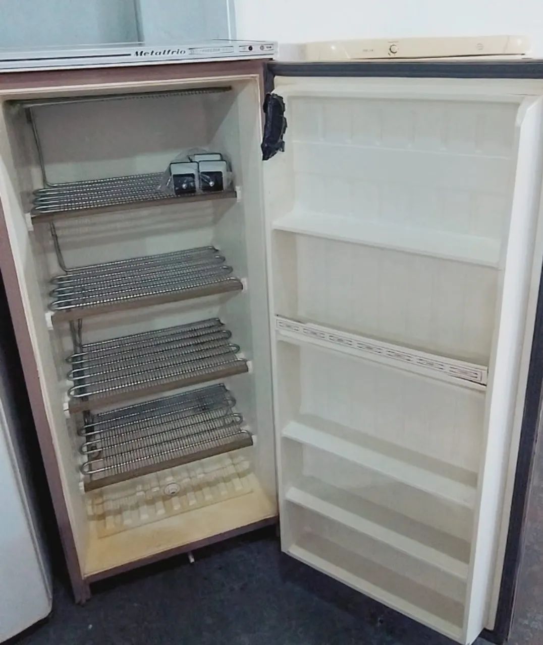 Freezer Vertical Melalfrio 110w - Foto 2