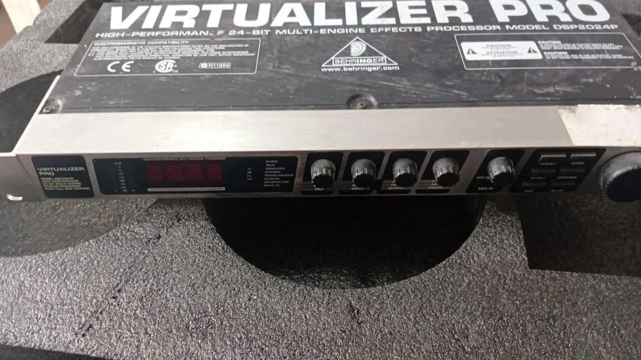 Efeito processador p/ voz típico Virtualize pro BEHRINGER MODELO
