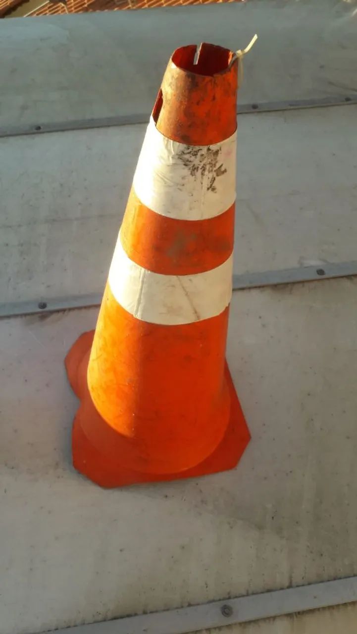 Cone de sinalização de trânsito 