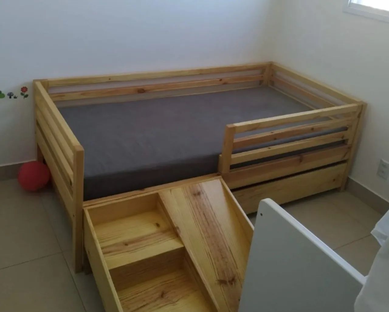 Cama solteiro com auxiliar, escorrega e escada