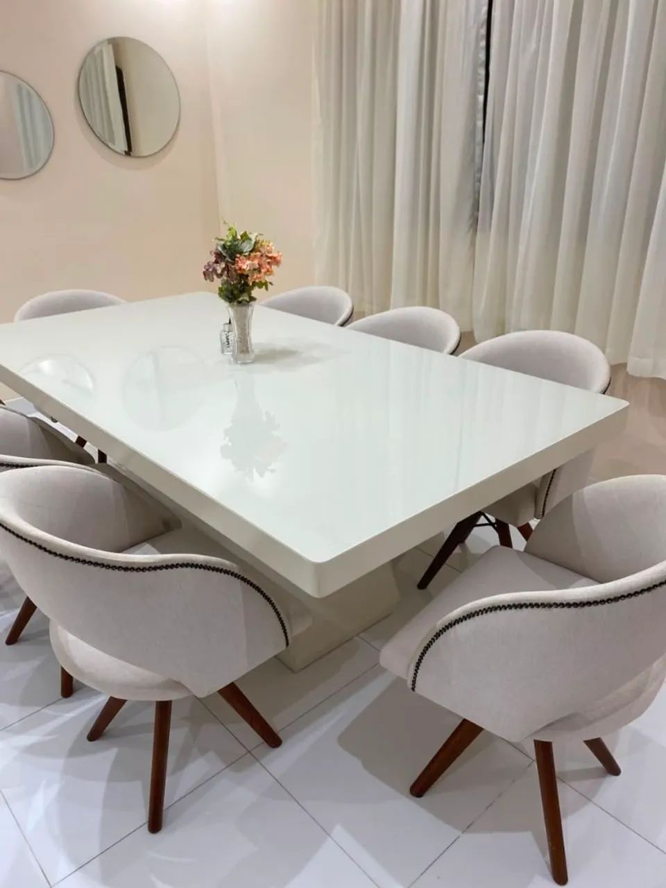Mesa de Jantar com 8 cadeiras 