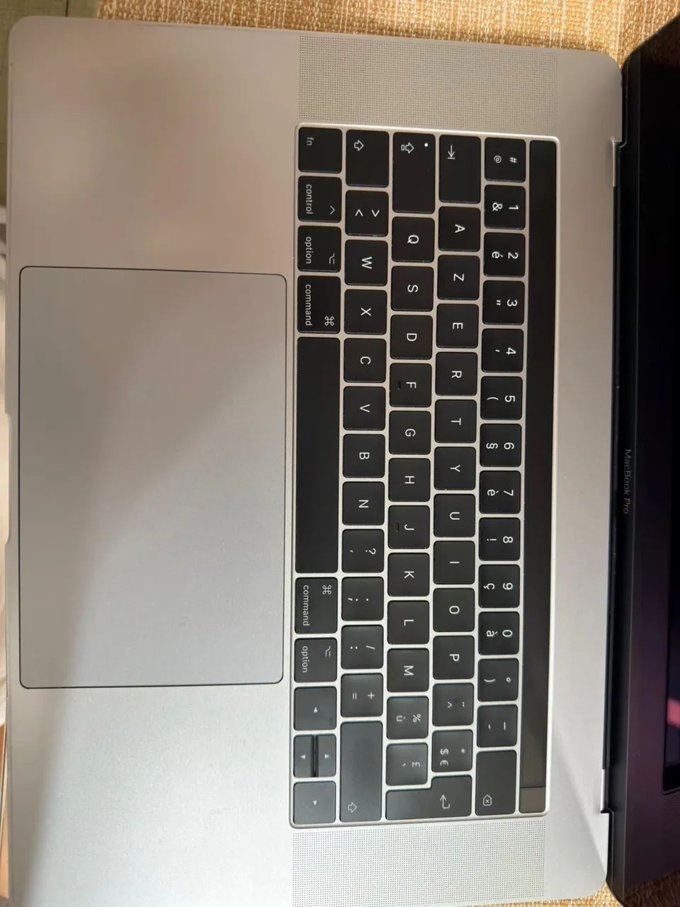 MacBook Modelo A1707 EMC 3162  - Foto 4
