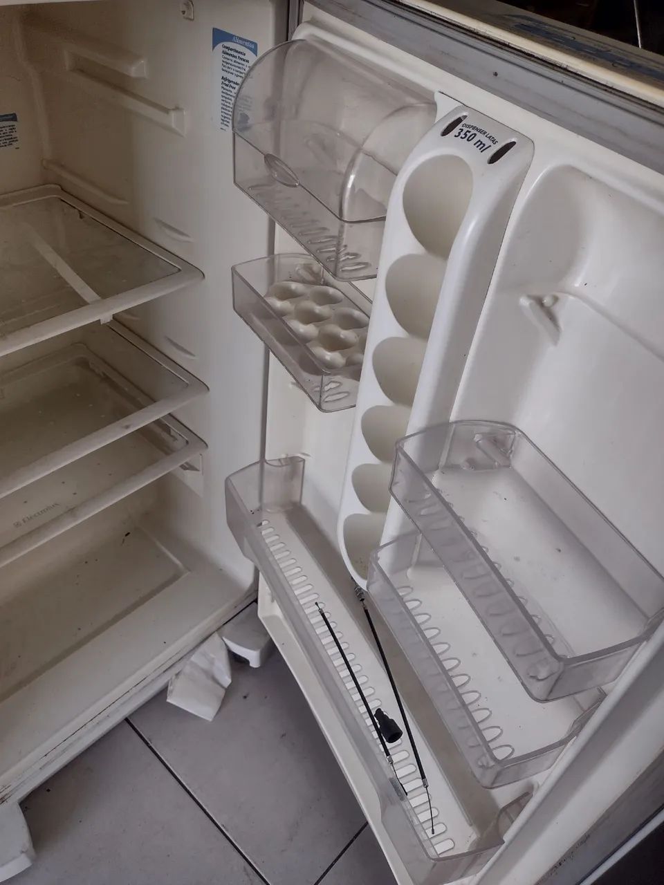 Geladeira Eletrolux ff37 com defeito  - Foto 4