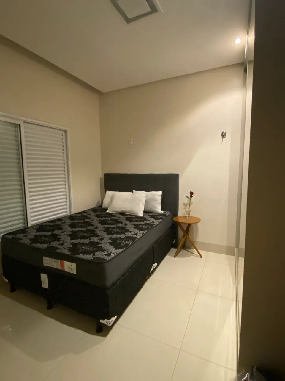 CAMA QUEEN NOVA + 2 BASES + CABECEIRA CINZA + TRAVESSEIRO  - Foto 2