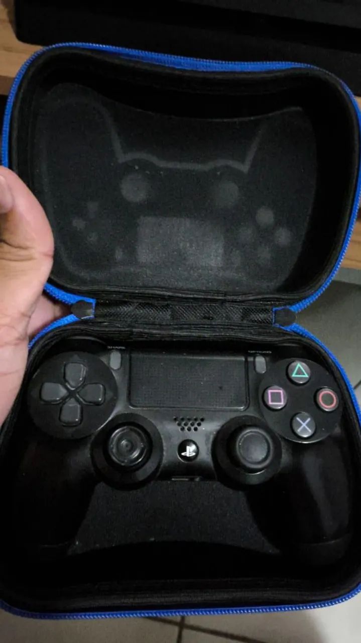 Vende ps4 slim com 2 controles