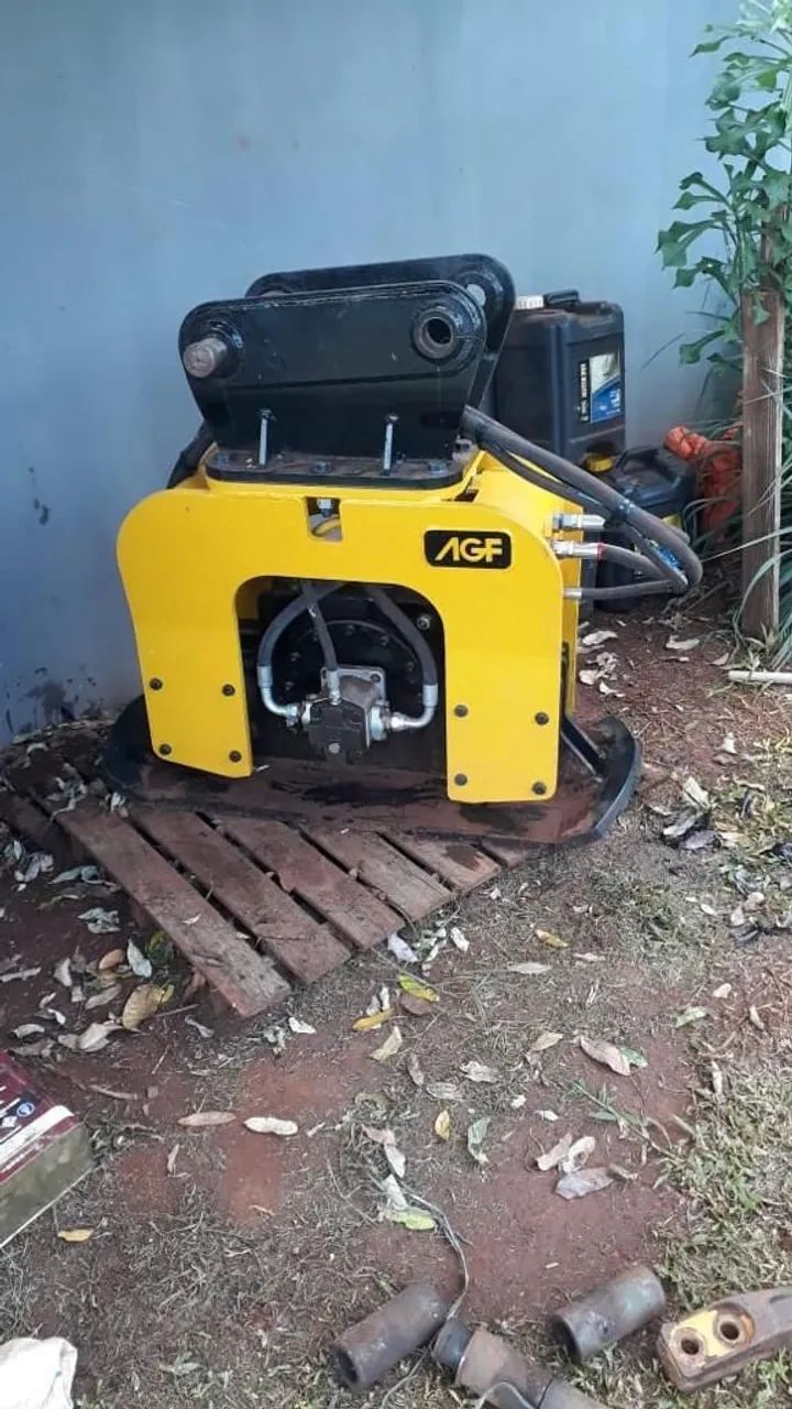 Compactador de Solo ch400.