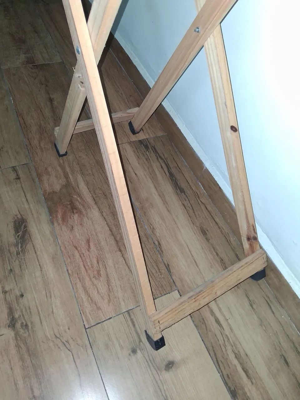 Tabua de passar roupas de madeira - Foto 4