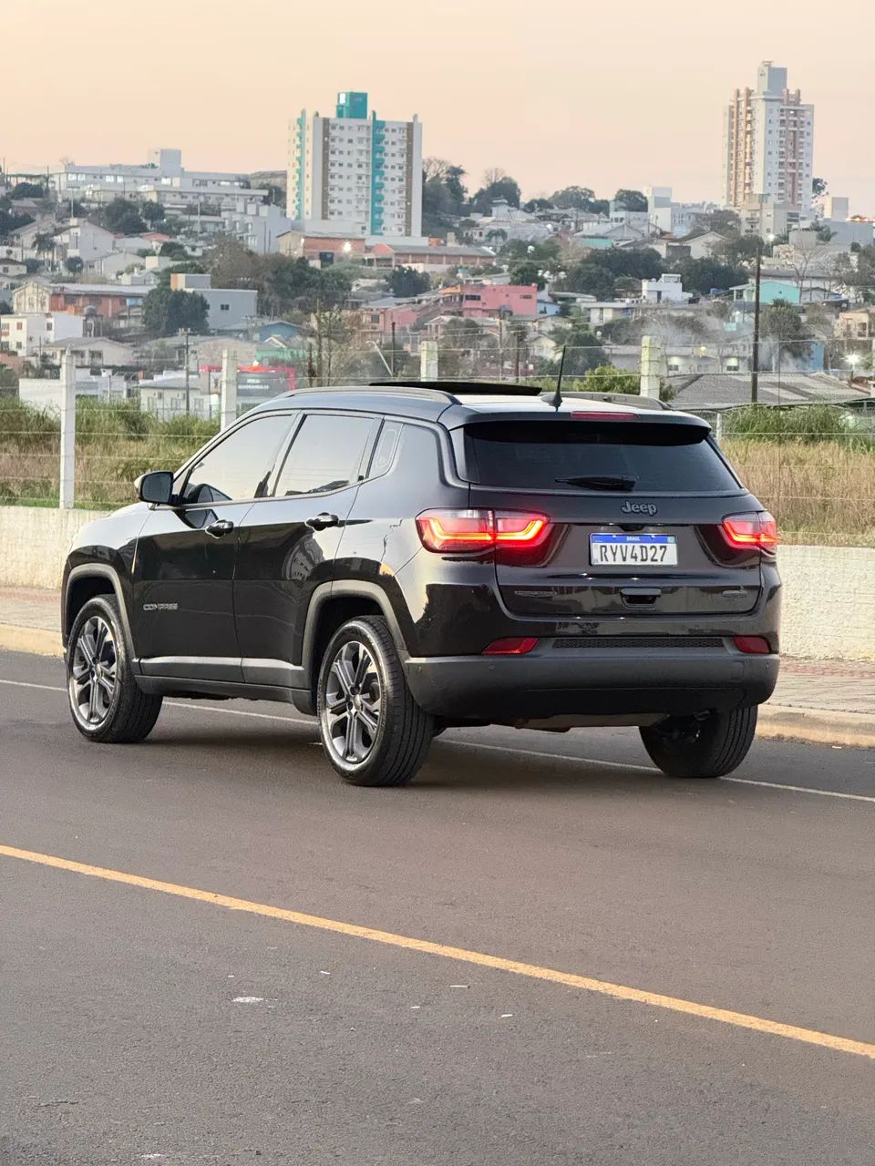 Jeep Compass Longitude Night Eagle 1.3 Flex 2025 - Foto 5