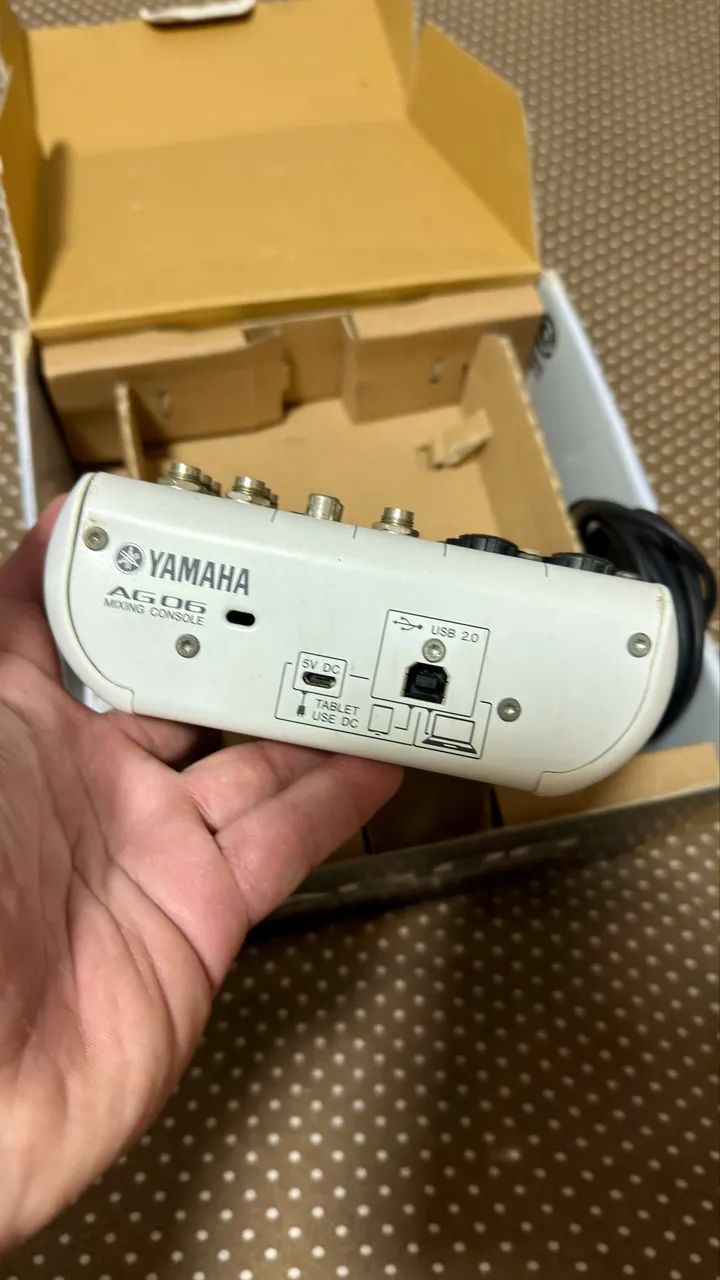 Mesa de som e interface Yamaha AG 06 e USB 6 canais - Foto 3