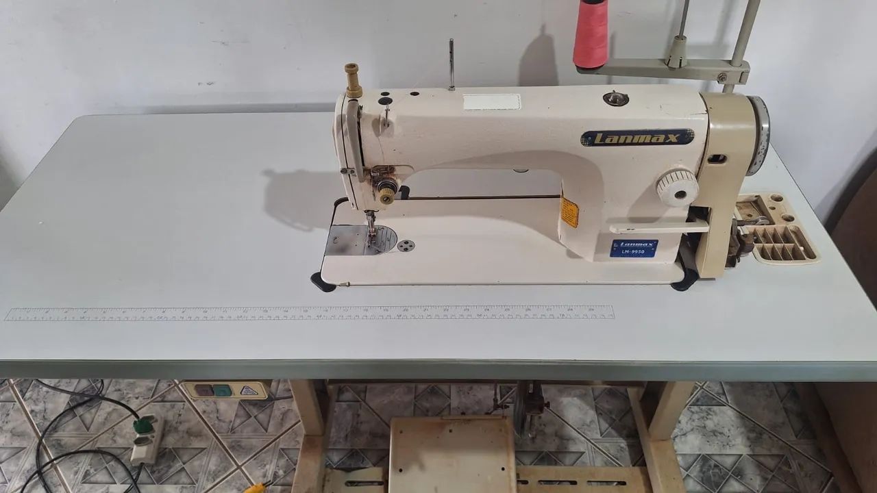 Máquina de costura  - Foto 2
