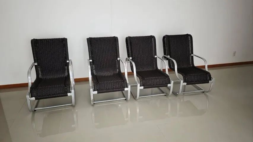 Cadeiras de varanda com mesa