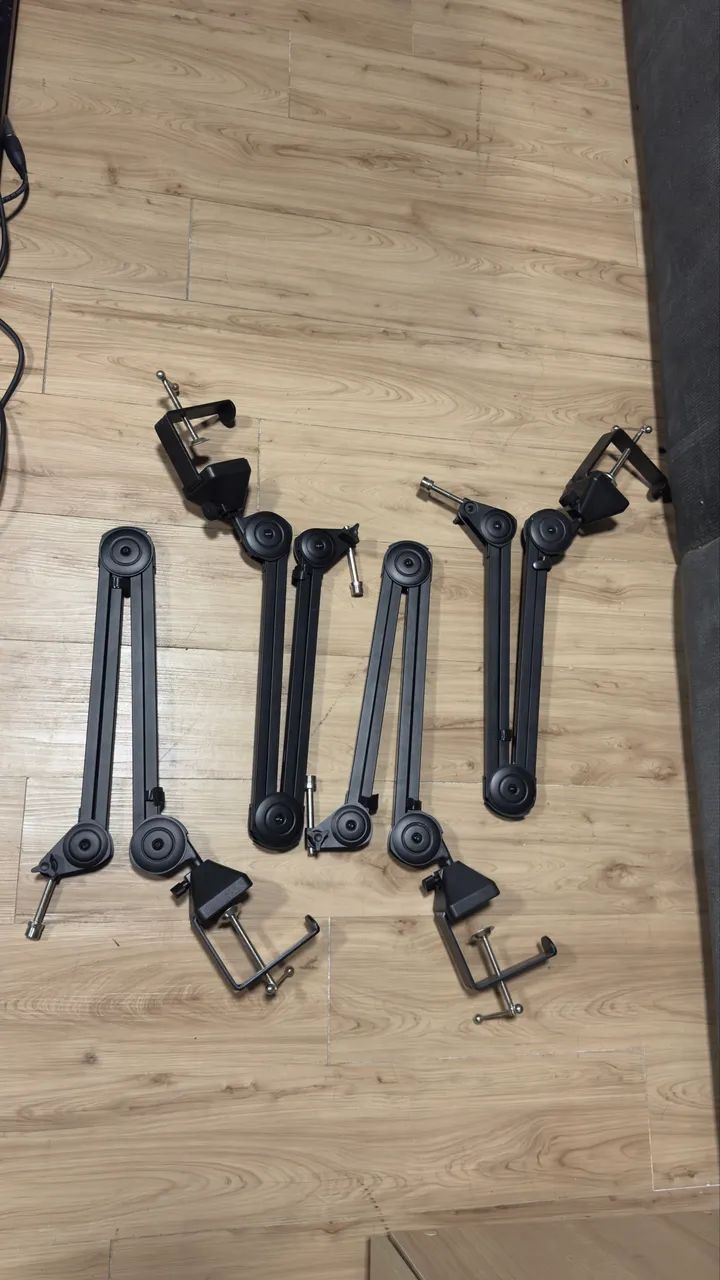 Suporte articulado de mesa para Microfone