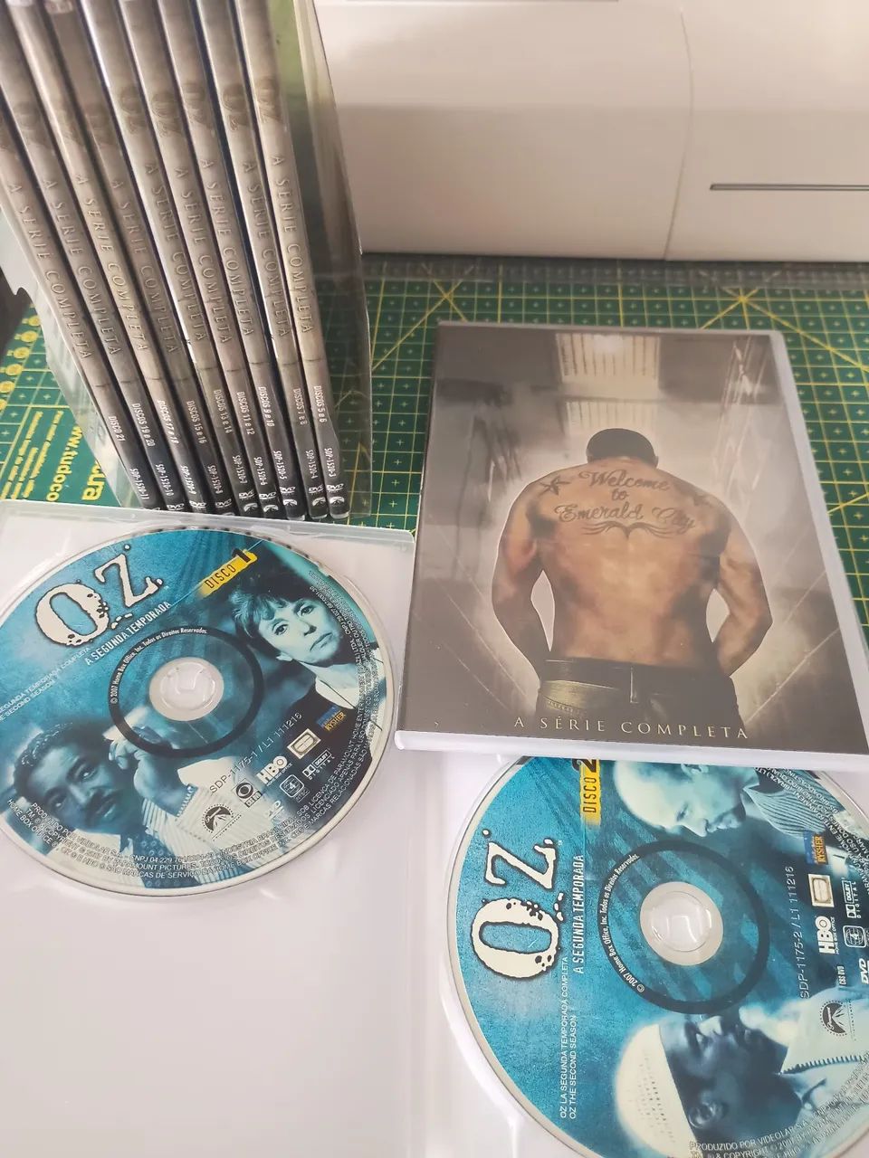 DVDs série OZ completa box transparente DVDs novos FRETE GRÁTIS - Foto 3