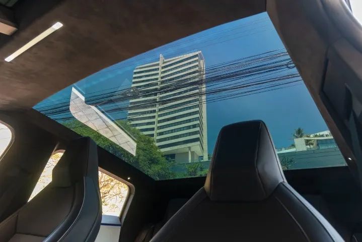Tesla Cybertruck Foundation, foto 12 de 17