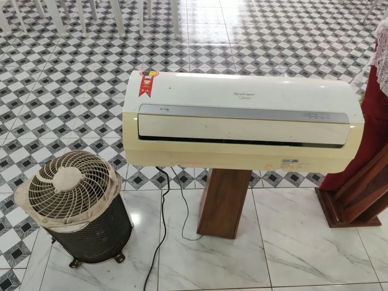VENDE-SE 1 CENTRAL DE AR SPLIT SPRINGER 12.000BTUS  - Foto 3