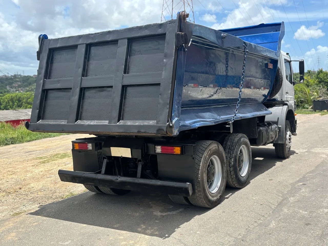 MB AXOR 2831 Caçamba com ar condicionado traçado 6x4 bem conservado  - Foto 4