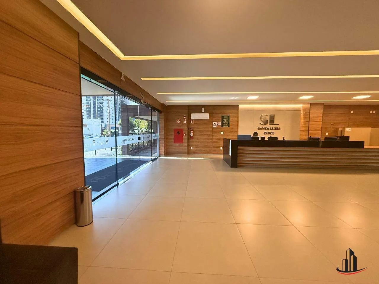 Sala para Locação. Edificio Imponente. Localização privilegiada. 1 banheiro. 1 sacada. 1 v - Foto 4