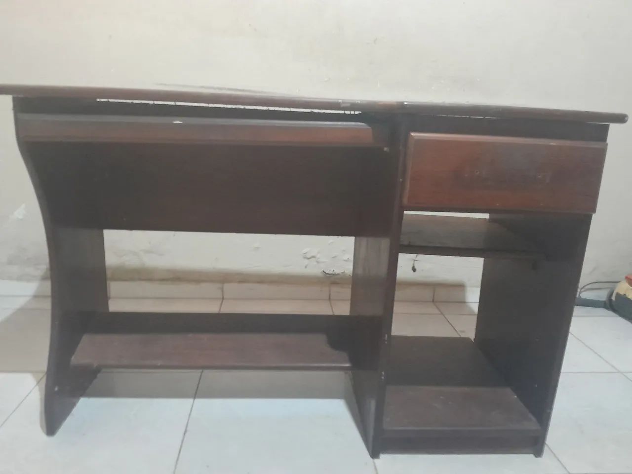 MESA PARA COMPUTADOR / ESCRITÓRIO - MADEIRA - Foto 3