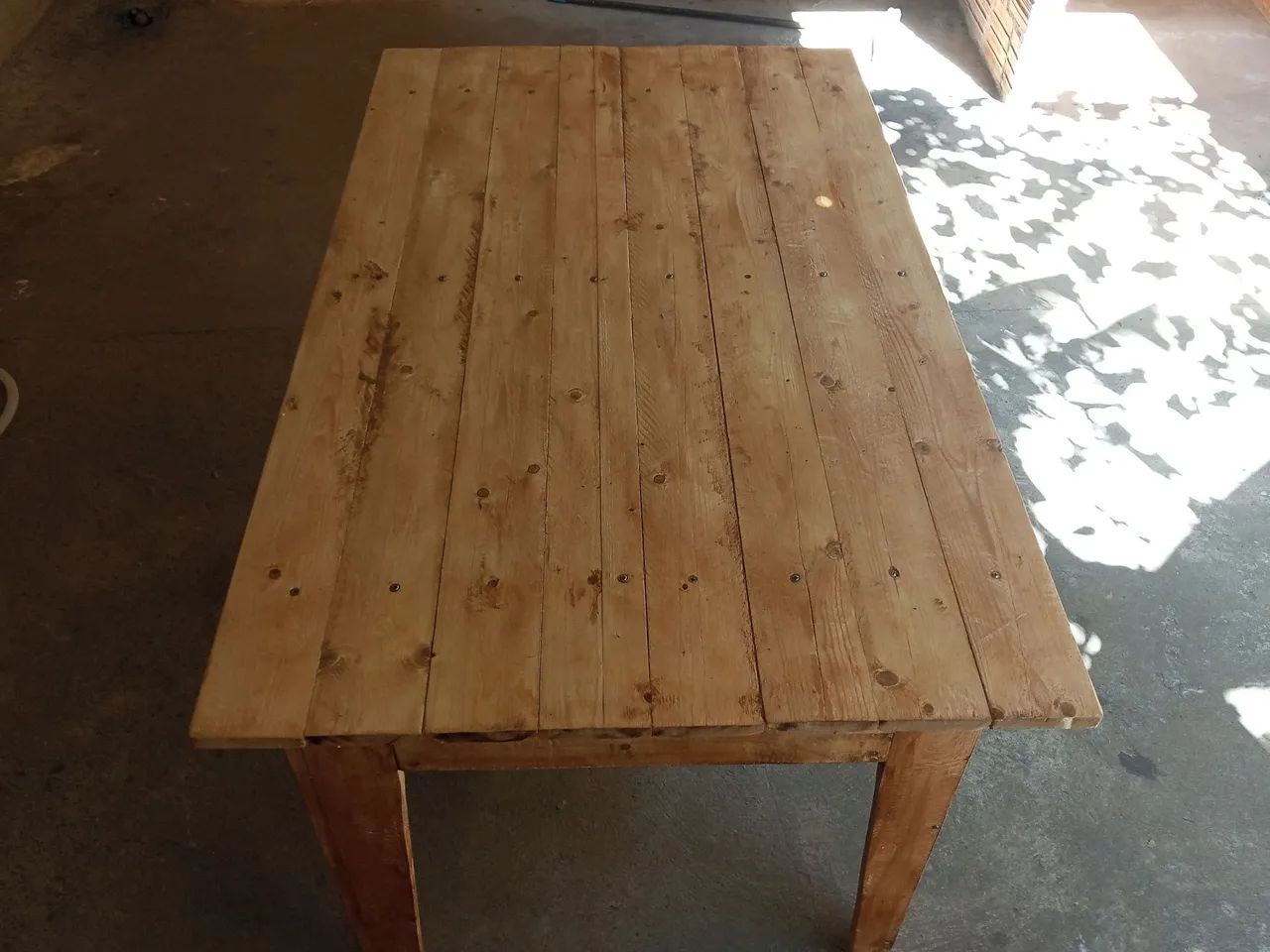 Mesa Rústica de Madeira Maciça. Linda e Resistente