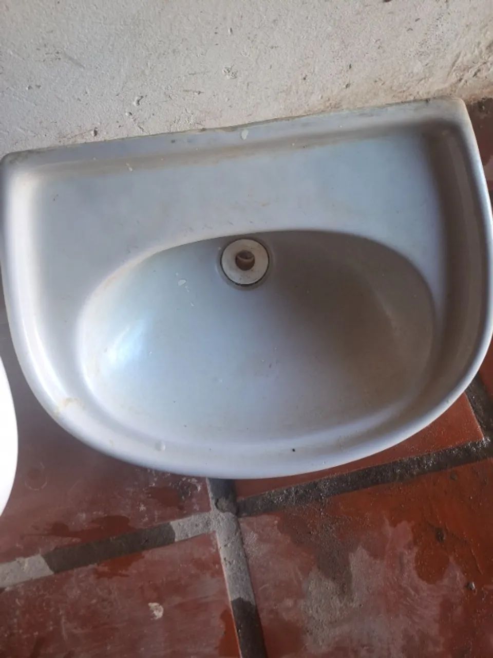 Vendo pias, colunas de pias e tijolos445639346503690242