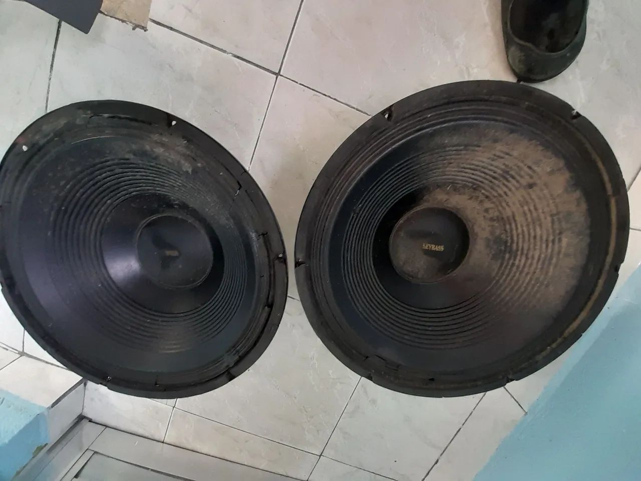 Um par de alto-falantes de 15 polegadas  - Foto 2