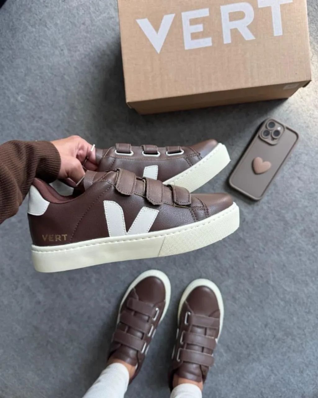 Tênis vert velcro Preto Branco - Foto 4