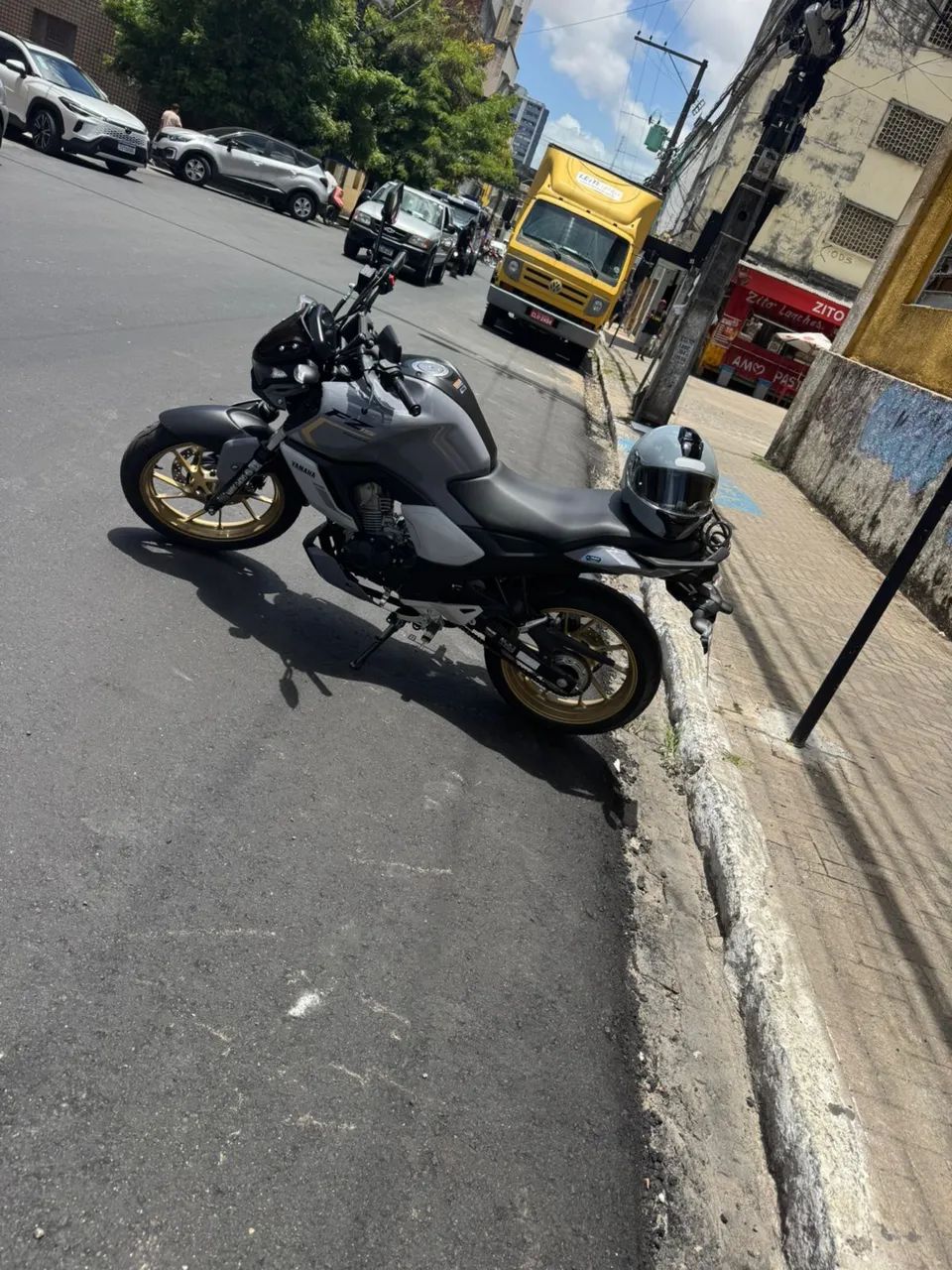 Vendo moto semi nova 