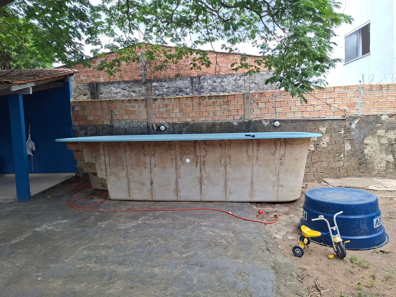 PISCINA GRANDE com motor filtro caixa de maquina