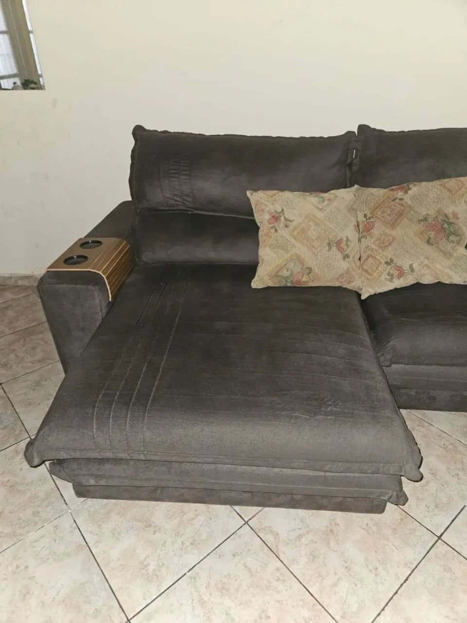 Sofá Retrátil com Chaise + Porta-Copos - Foto 2