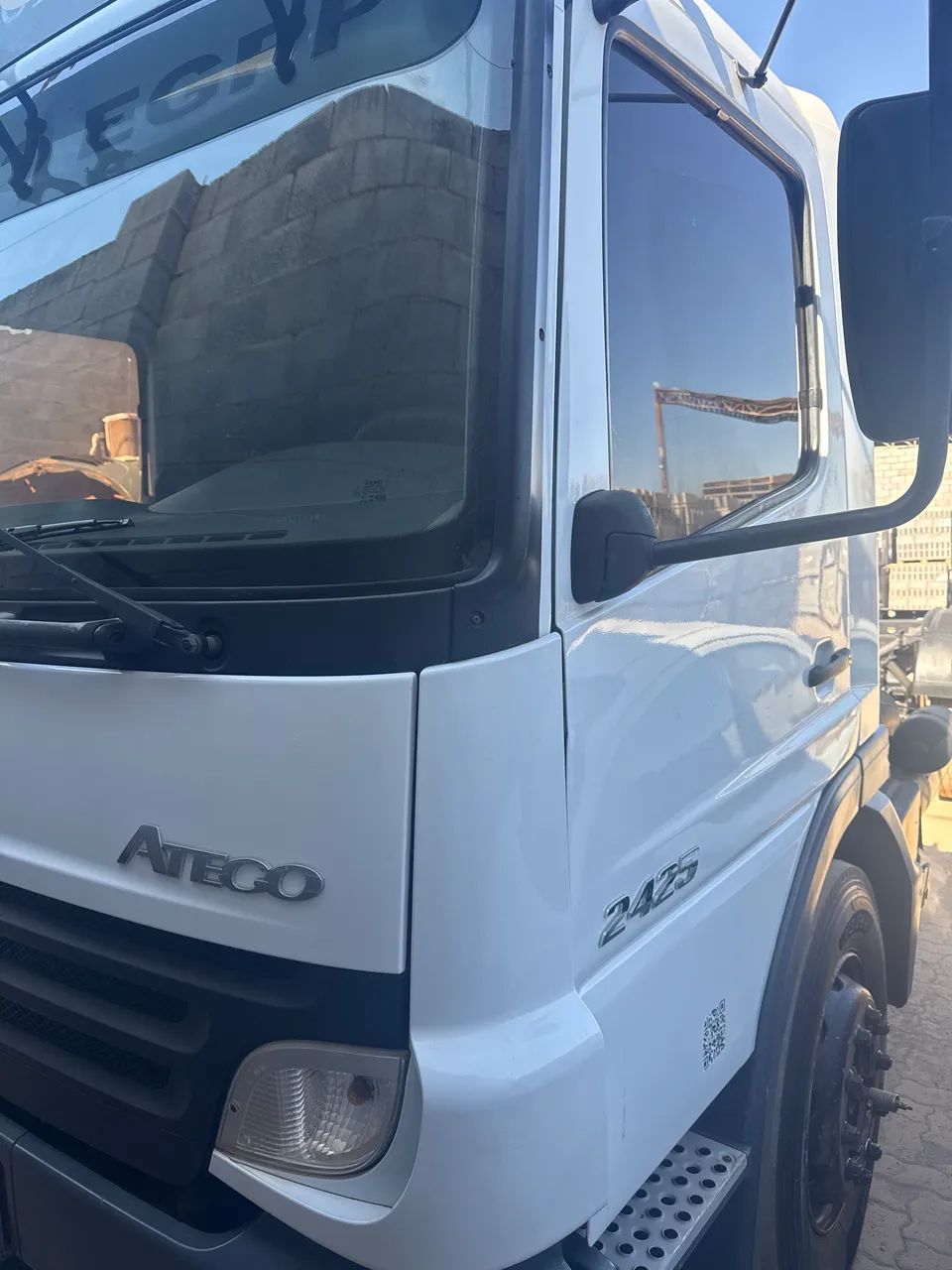 Caminhão Atego 2425
