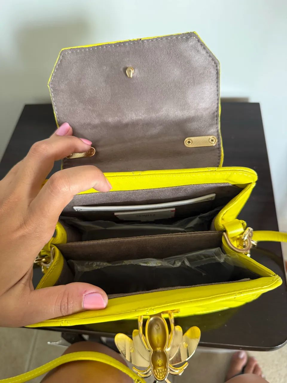 Bolsa abelha Schutz amarela  - Foto 3