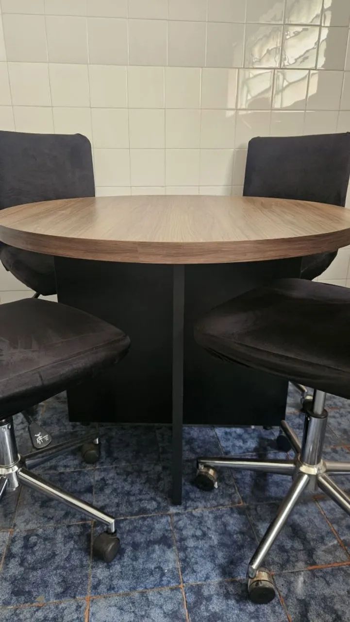 Mesa de escritório e 4 cadeiras - Foto 2