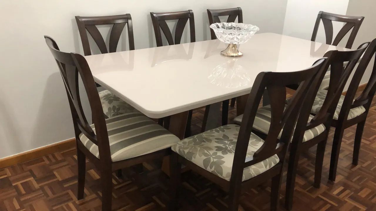Mesa sala de jantar com 8 cadeiras
