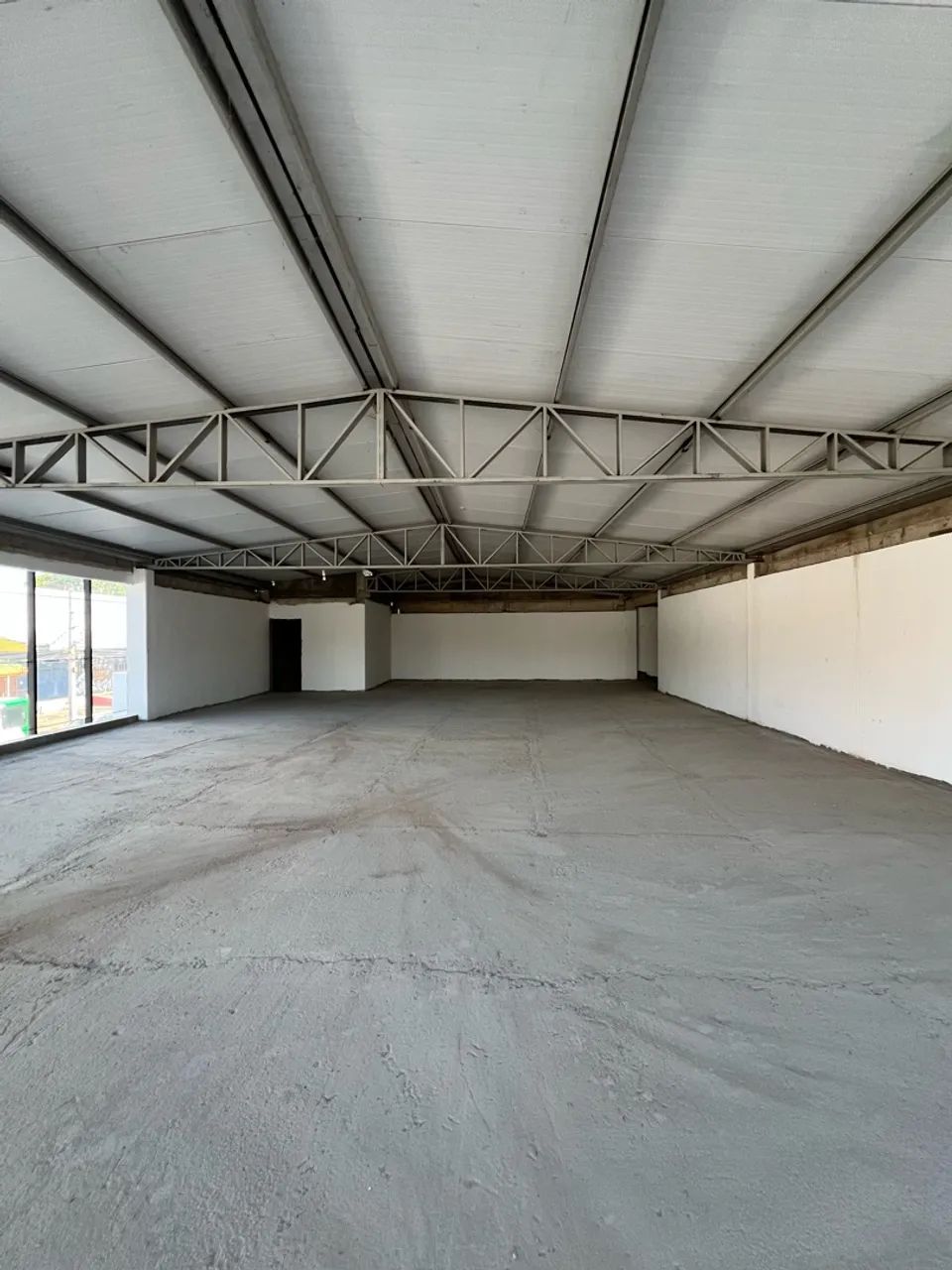 Alugo Espaço Comercial na Av Miguel Sutil, próximo ao parque mãe Bonifácia 